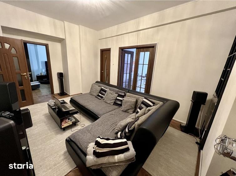 Apartament cu 3 camere în Calea Victoriei
