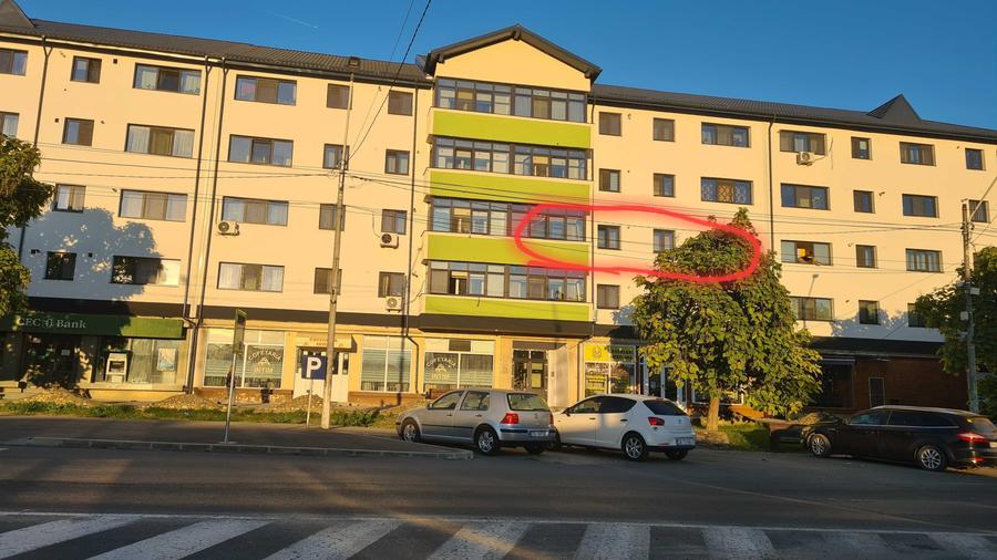 Apartament cu 3 camere decomandat în Central
