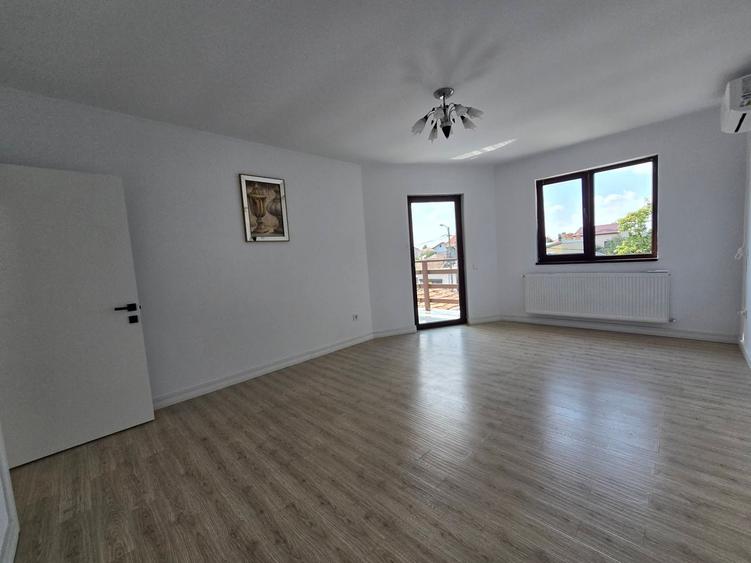 Casă individuală cu 6 camere cu Canalizare în Central