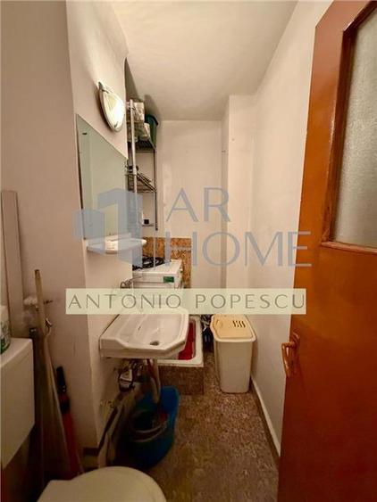 Apartament cu 4 camere decomandat în Malu Roșu
