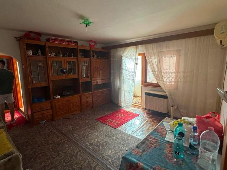 Apartament cu 2 camere semidecomandat în Piața