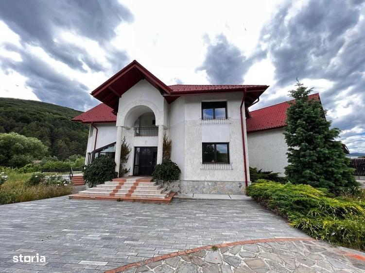 Casă cu 4 camere în Central