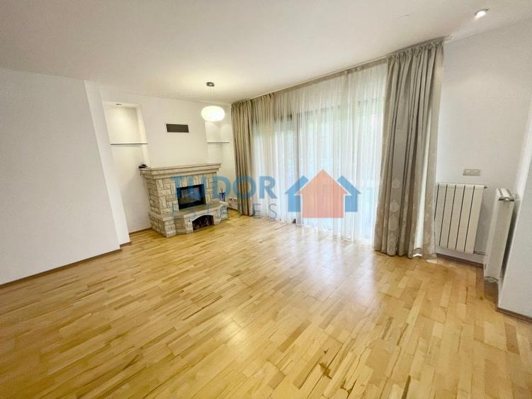 Duplex cu 7 camere cu Canalizare în Iancu Nicolae