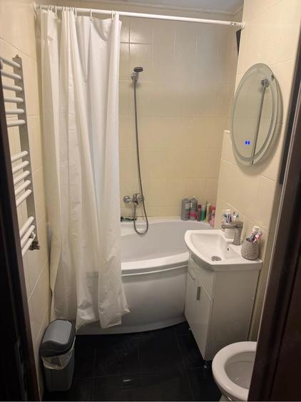 Apartament cu 3 camere decomandat în Titan