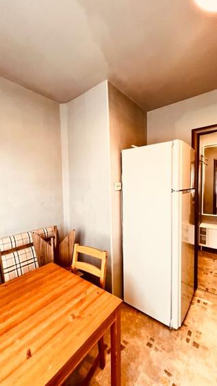 Apartament cu 3 camere semidecomandat în Brâncoveanu