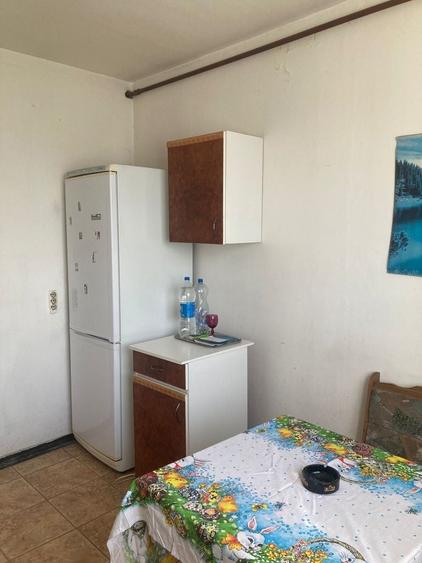 Apartament cu 3 camere semidecomandat în Sud