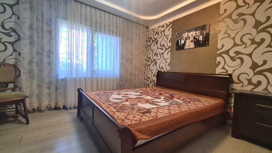 Apartament cu 3 camere decomandat în Răcădău