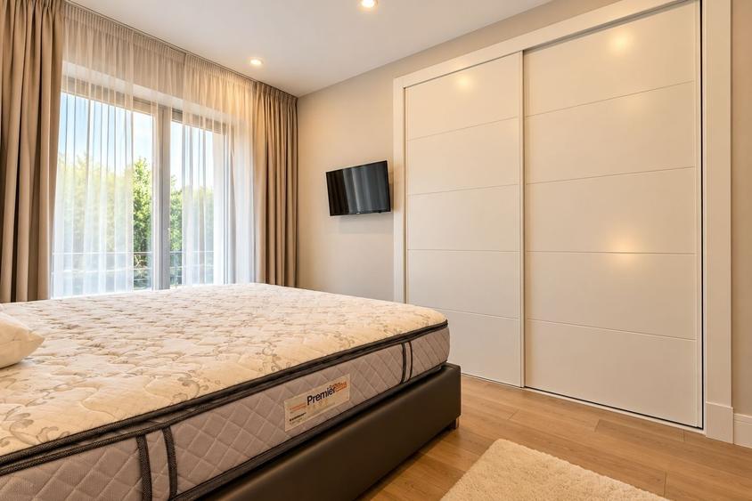 Apartament cu 3 camere decomandat, mobilat în Iancu Nicolae