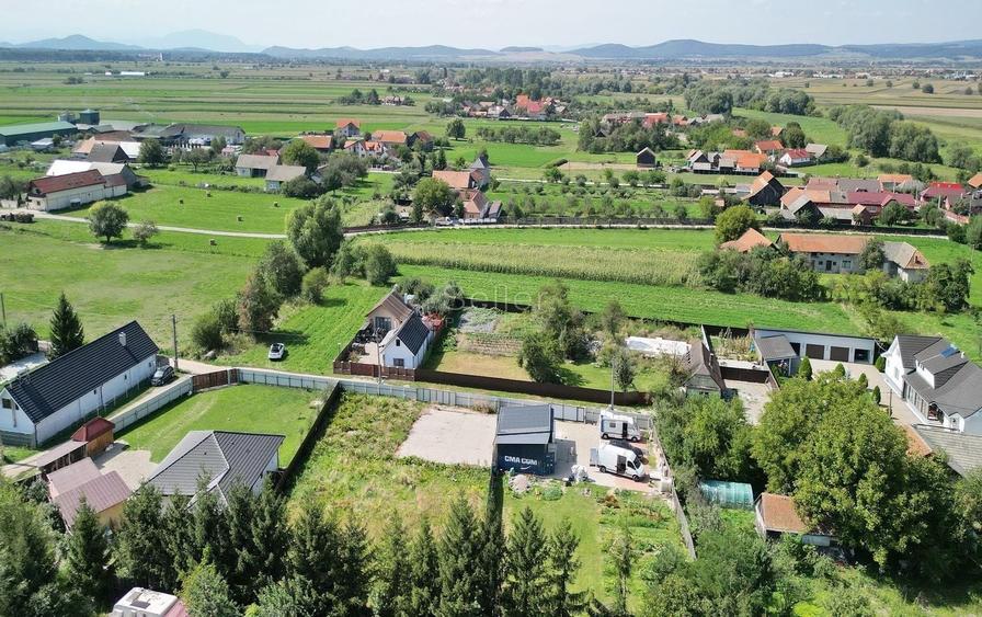 Teren Construcții intravilan de 1000 mp, în Băcel