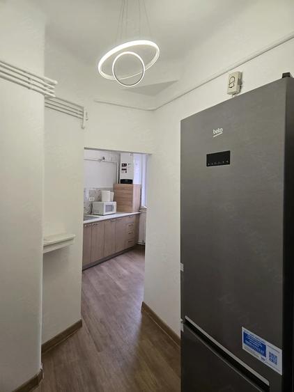 Apartament cu 4 camere decomandat în Victoriei