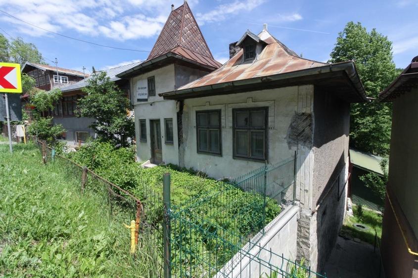 Casă individuală cu 5 camere cu Canalizare în Central