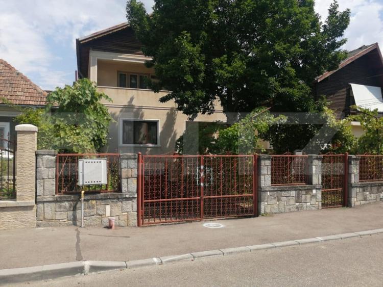 Casă cu 5 camere cu Teren 696 Mp în Central