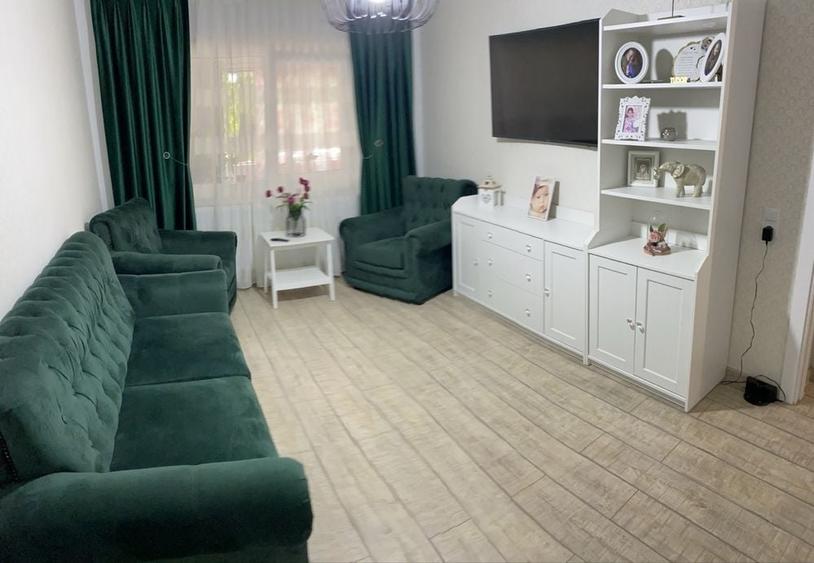 Apartament cu 3 camere decomandat în Valea Aurie