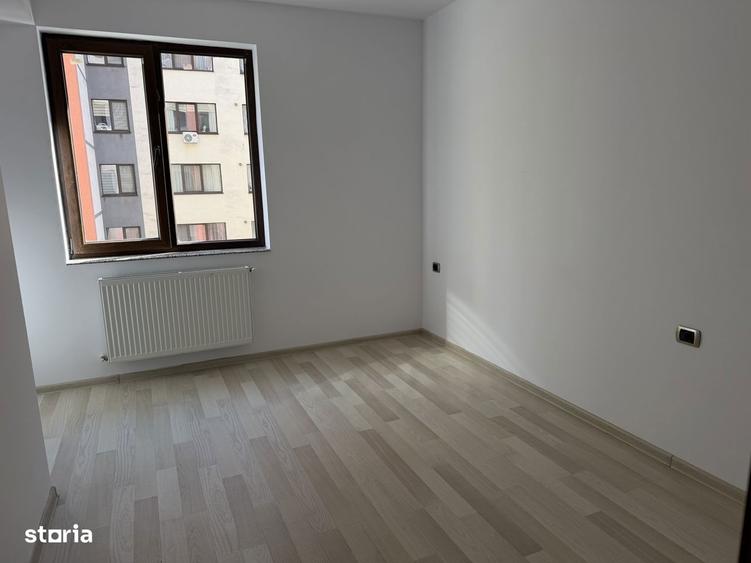 Apartament cu 3 camere în Tractorul — fotografia 3