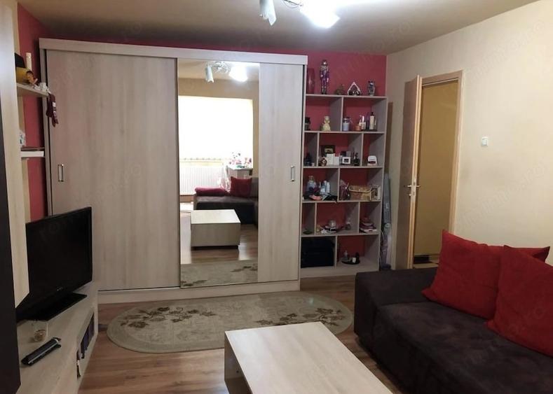 Garsonieră decomandată în Girocului