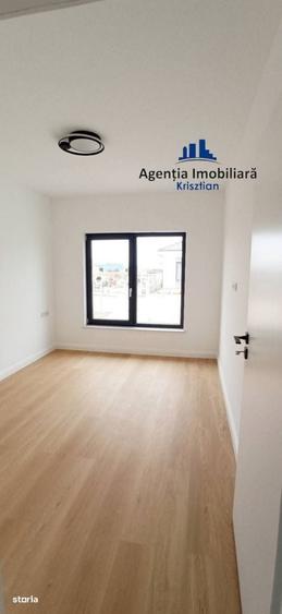 Casă cu 4 camere decomandat în Mărtinești
