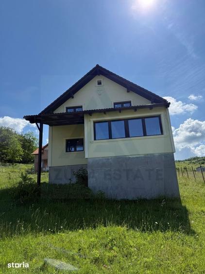 Casă individuală cu 4 camere cu Canalizare în Slimnic
