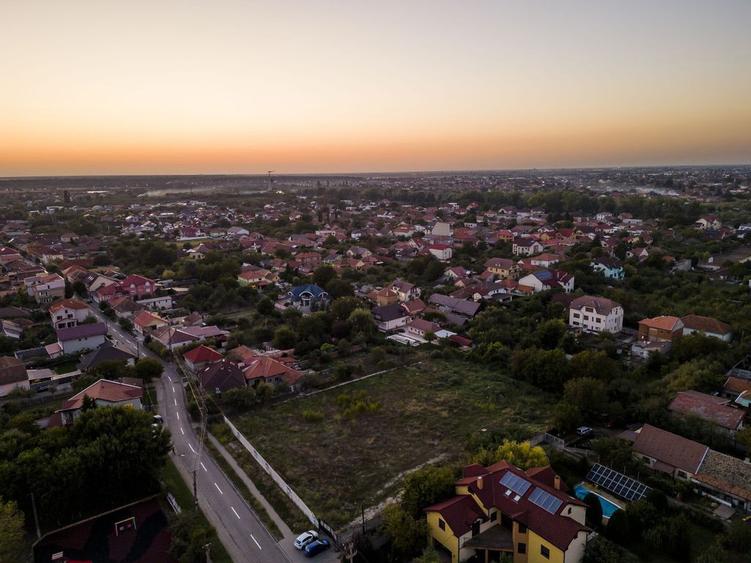 Teren de 3800 mp, în Aradul Nou
