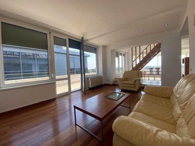 Apartament cu 3 camere decomandat, mobilat în Arcul de Triumf
