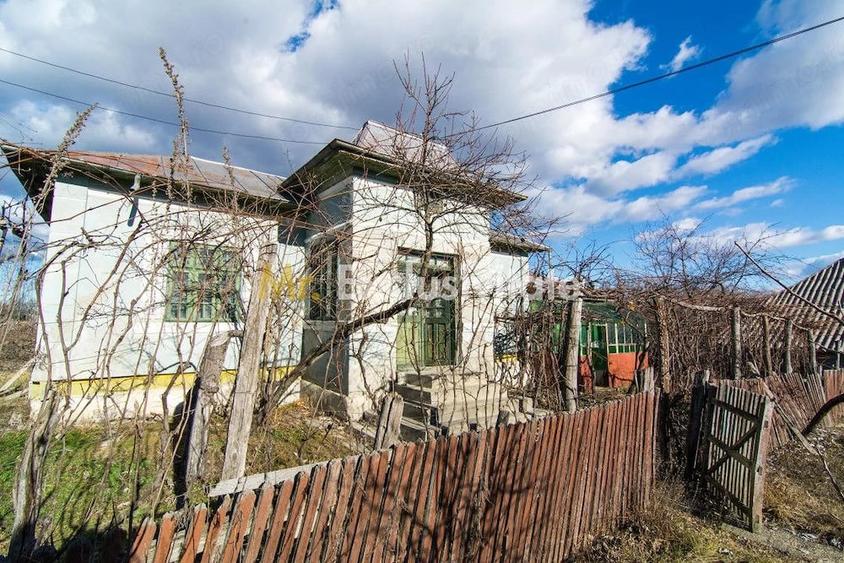Casă cu 2 camere cu Teren 4145 Mp în Vedea