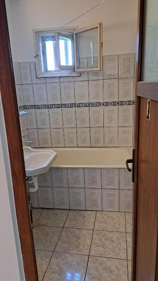 Apartament cu 3 camere semidecomandat în Nord