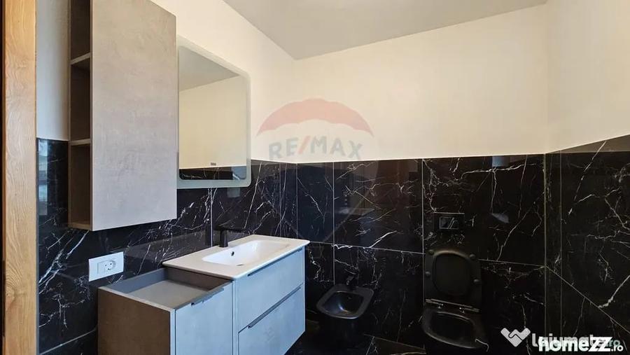 Casă cu 5 camere cu Teren 840 Mp în Șcheia