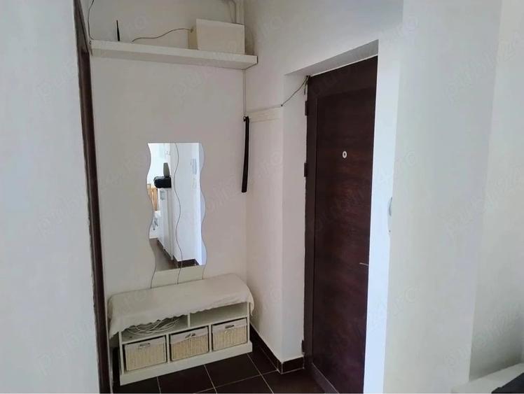 Garsonieră decomandată în Apărătorii Patriei