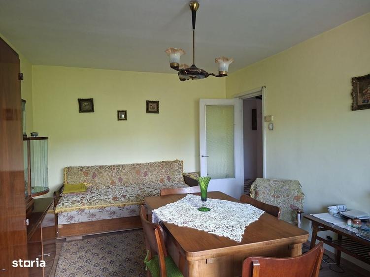Apartament cu 4 camere decomandat în Central