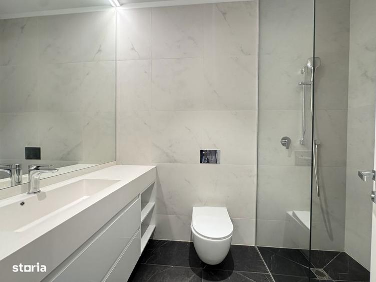 Apartament cu 4 camere, mobilat în Tei
