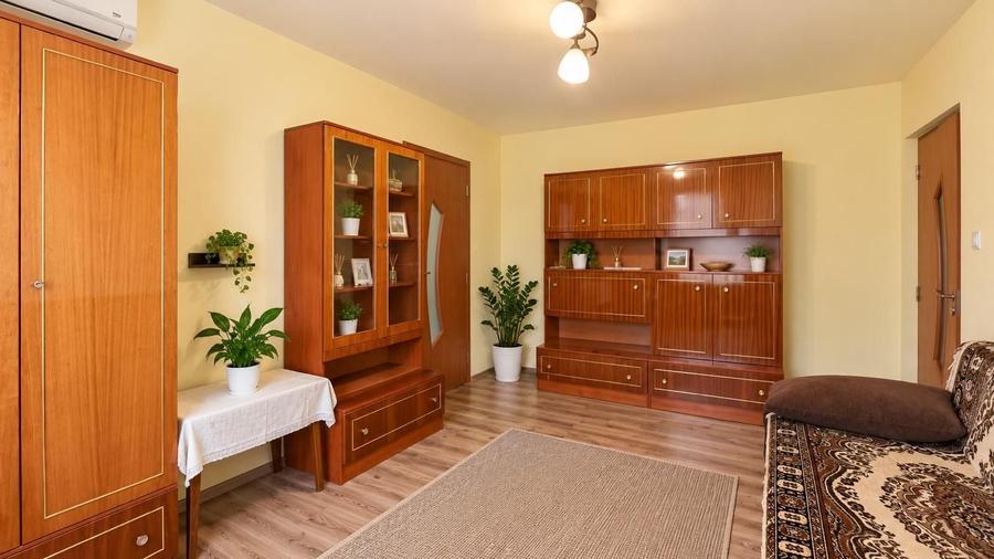 Apartament cu 3 camere semidecomandat în Dâmbovița