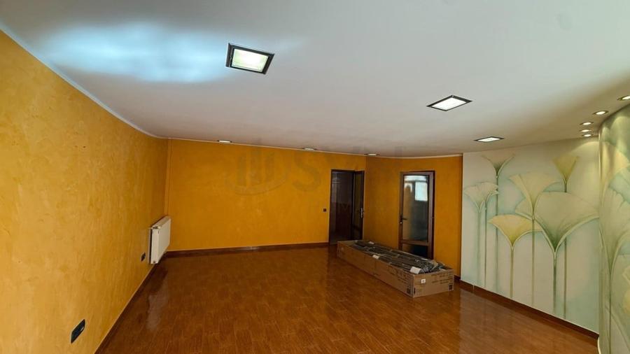 Casă individuală cu 10 camere cu Canalizare în Floreasca