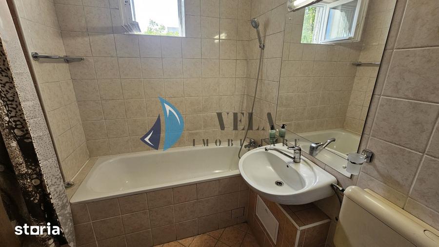 Apartament cu 3 camere decomandat în Cornișa