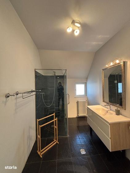 Apartament cu 4 camere în Capitale