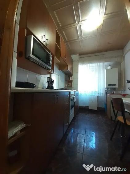 Apartament cu 2 camere decomandat în Nicolina