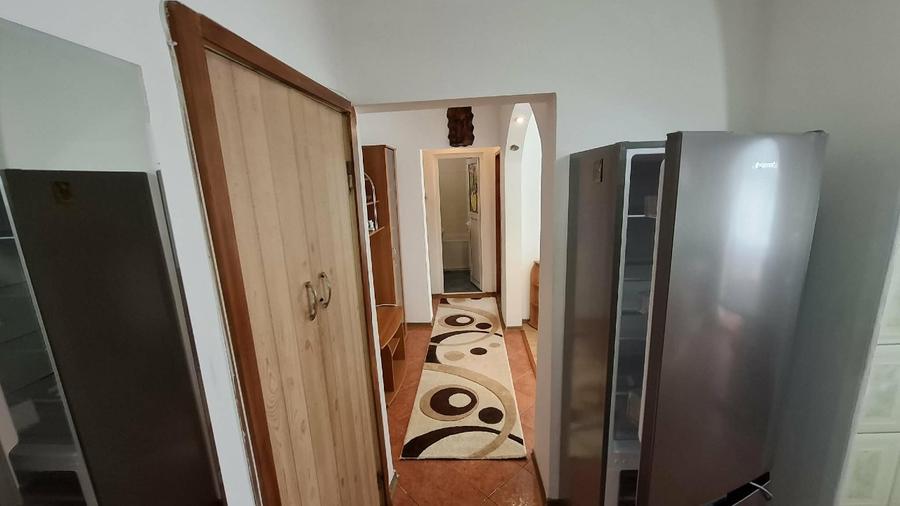 Apartament cu 3 camere decomandat în Metalurgie