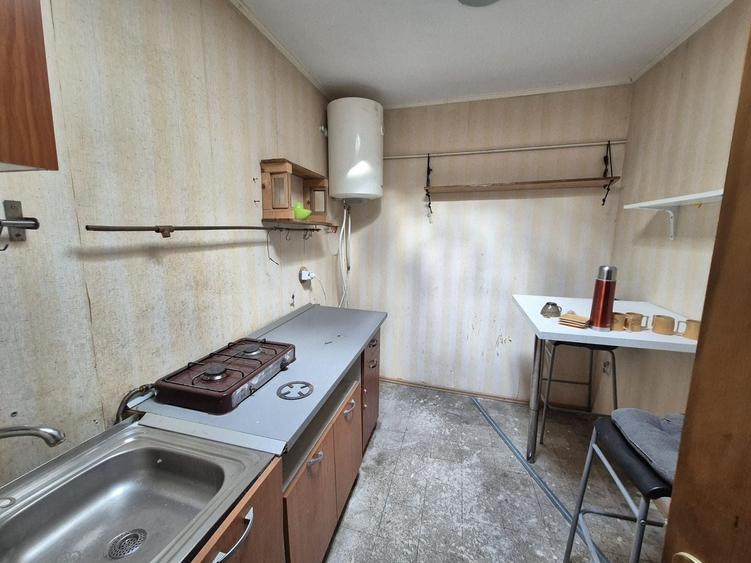 Apartament cu 7 camere semidecomandat în Universitate
