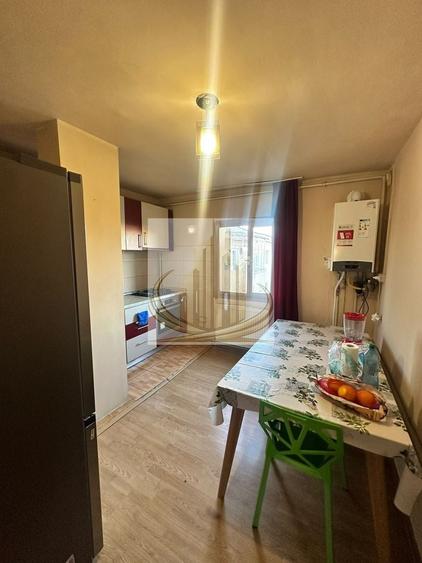 Apartament cu 3 camere decomandat, mobilat în Bucovina