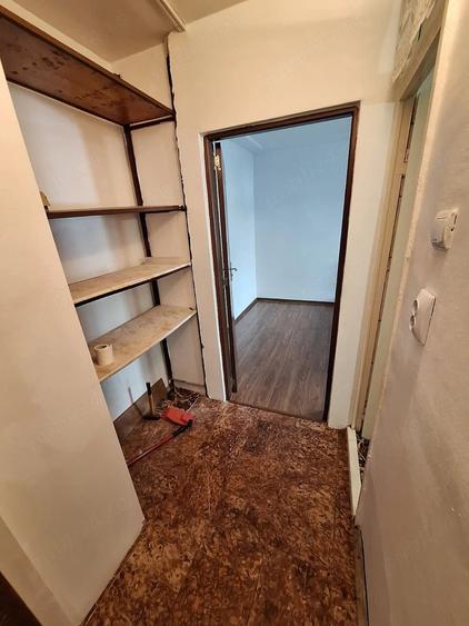 Apartament cu 2 camere semidecomandat în Soarelui