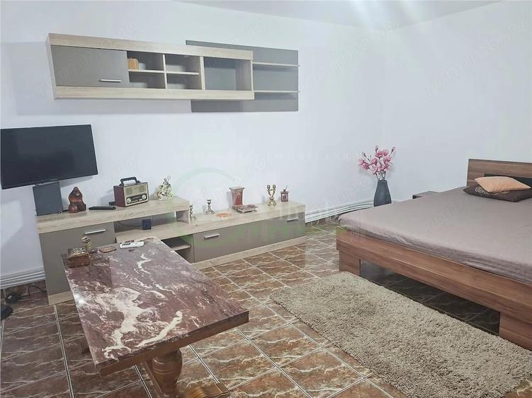 Garsonieră decomandată în Central