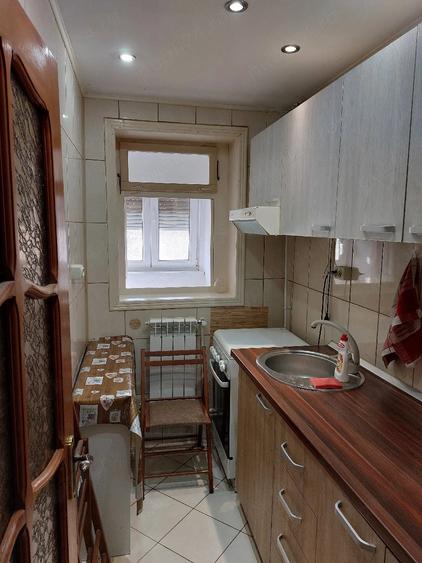 Garsonieră decomandată în Vest