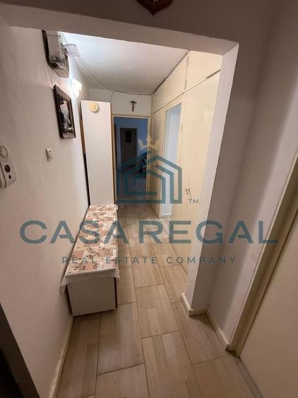 Apartament cu 3 camere semidecomandat, mobilat în Rogerius