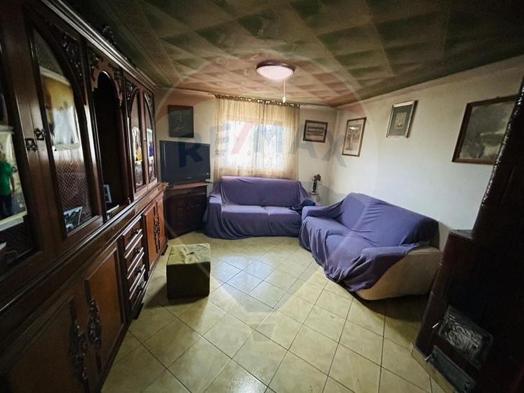 Casă individuală cu 6 camere cu Teren 1624 Mp în Pielești