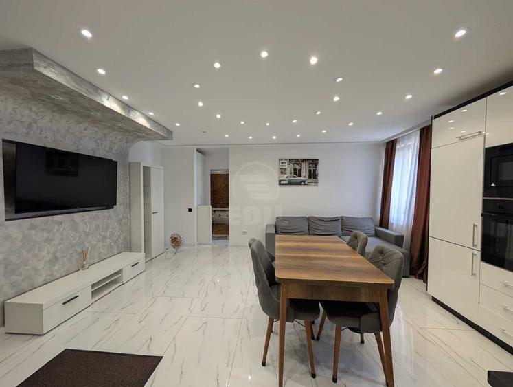 Apartament cu 3 camere semidecomandat în Florești