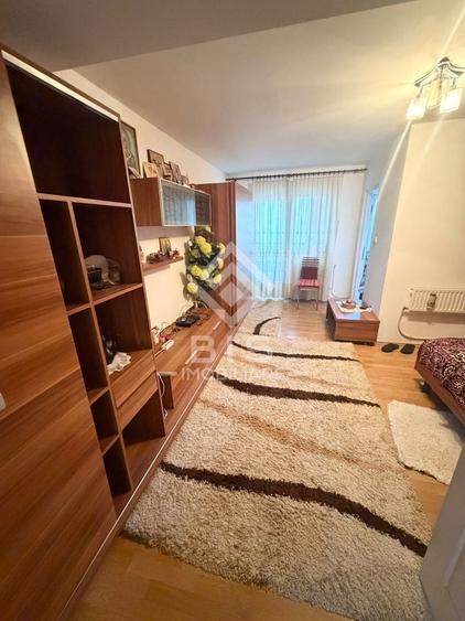 Garsonieră decomandată în Sud