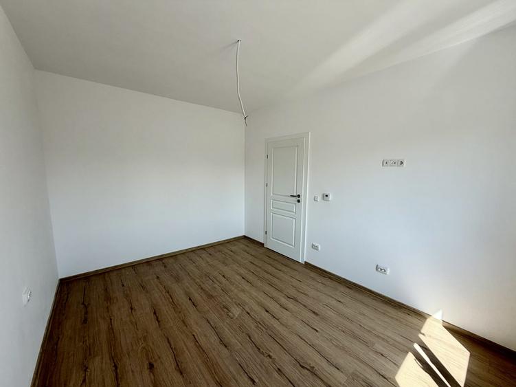 Duplex cu 4 camere cu Canalizare în Moșnița Nouă