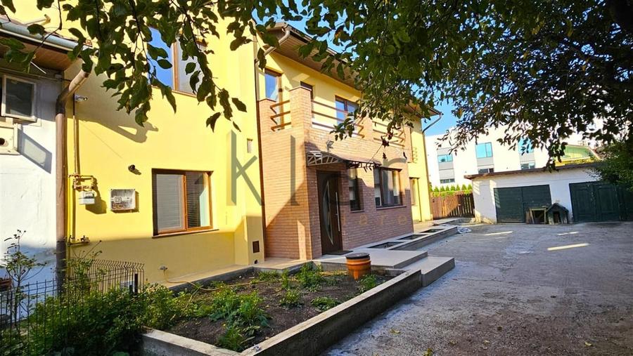Duplex cu 5 camere cu Teren 225 Mp în Central