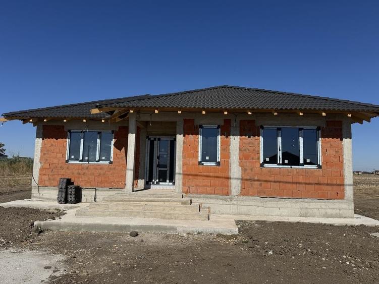 Casă cu 3 camere în Sântandrei