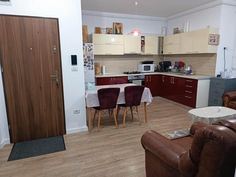 Apartament cu 2 camere semidecomandat în Cetate