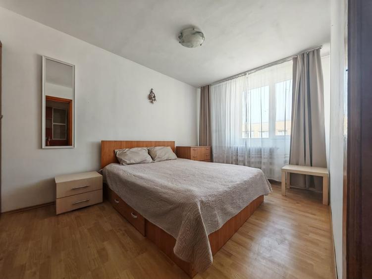 Apartament cu 3 camere semidecomandat în Colentina