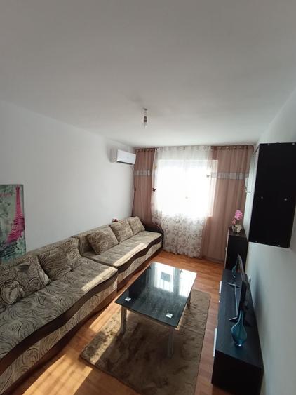 Apartament de vanzare 2 dormitoare, o sufragerie, 2 holuri, 1 bucatarie, 1 baie - 1